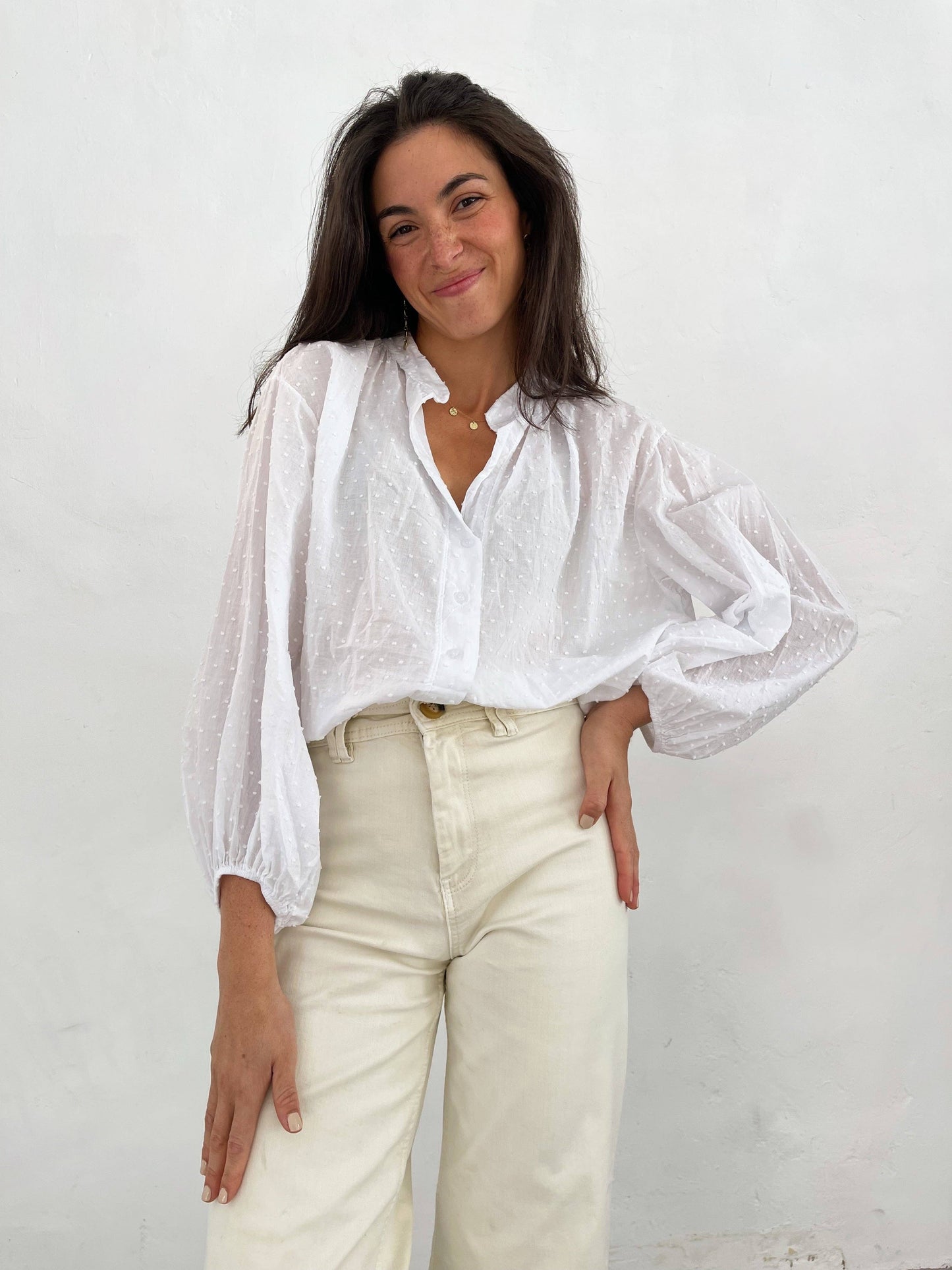 Blusa branca larga Julia com gola mandarim: L