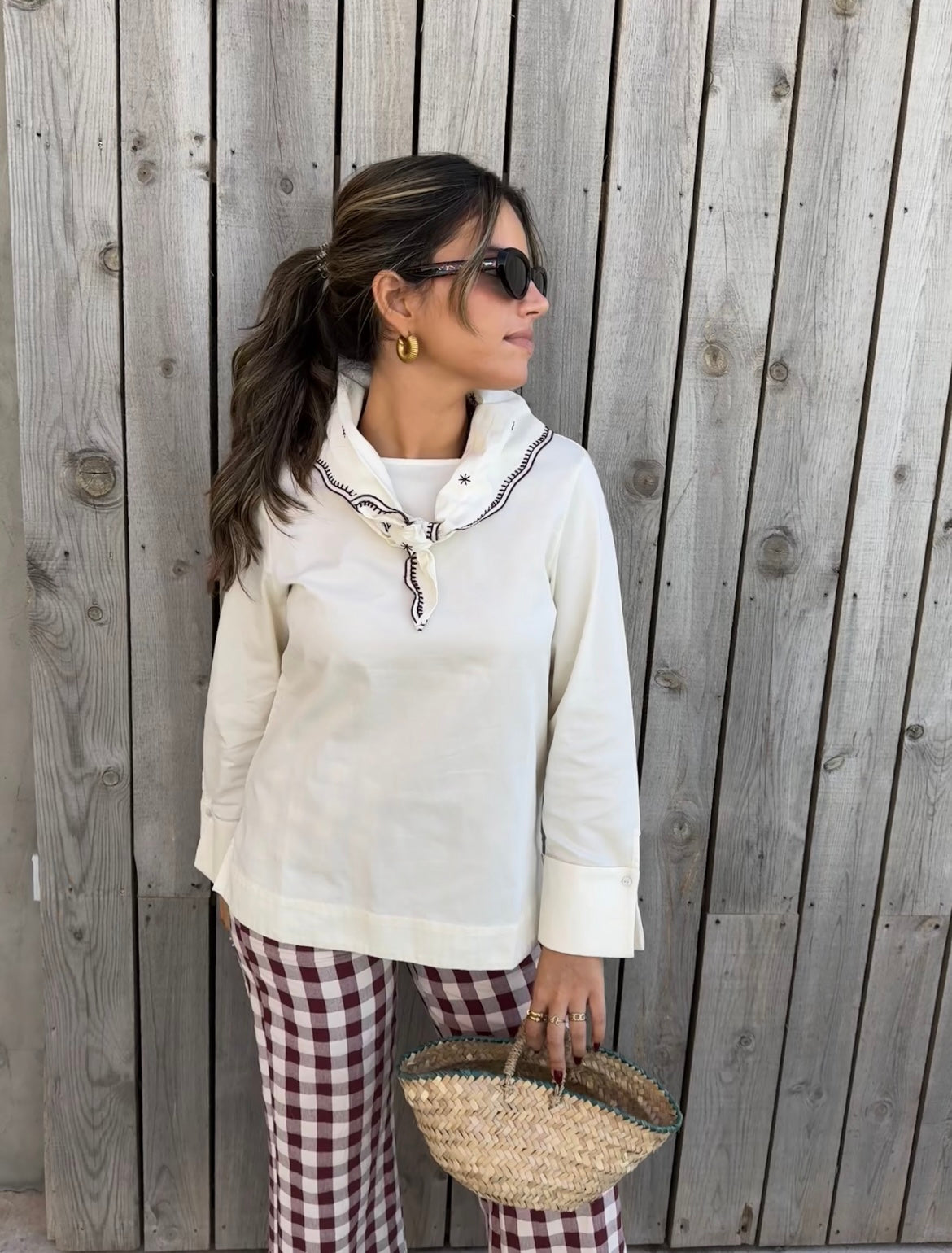 Blusa com lenço removível