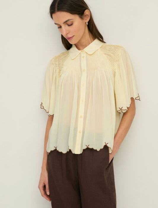 Blusa romântica bordada