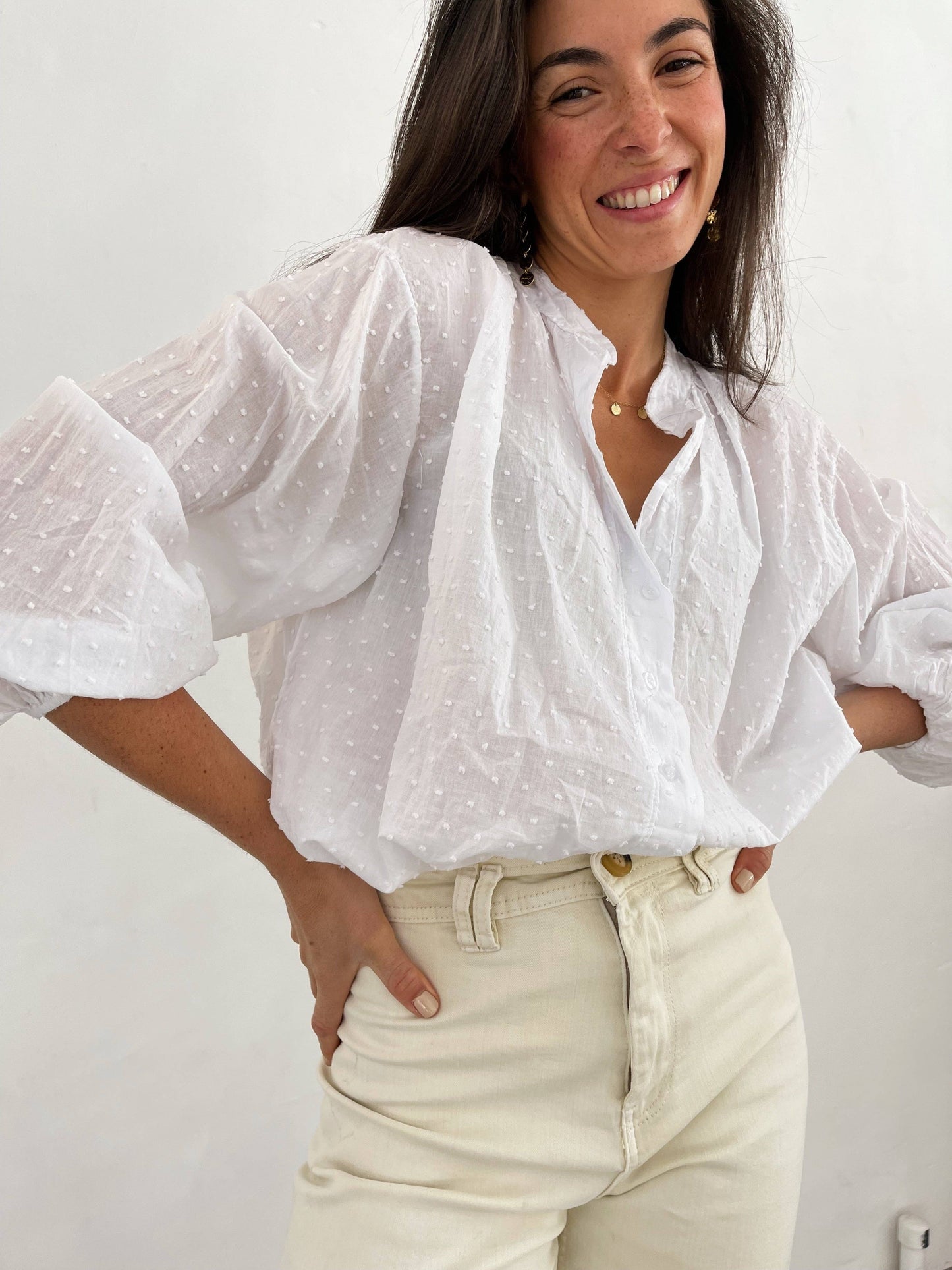 Blusa branca larga Julia com gola mandarim: L