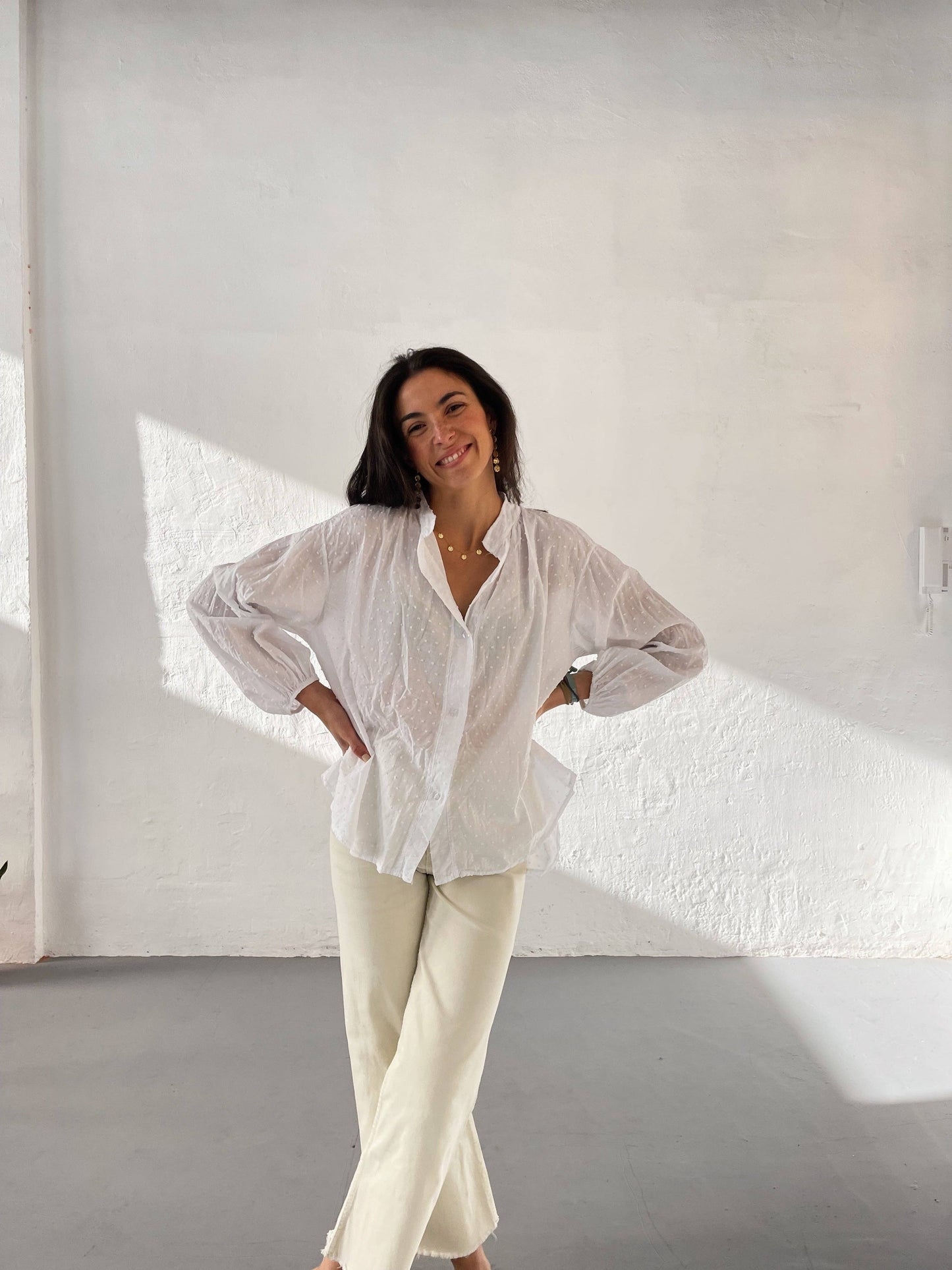 Blusa branca larga Julia com gola mandarim: L