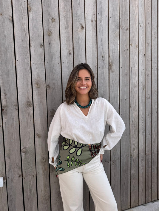 Blusa branca bordada