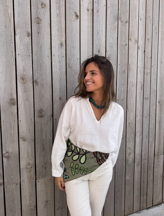 Blusa branca bordada