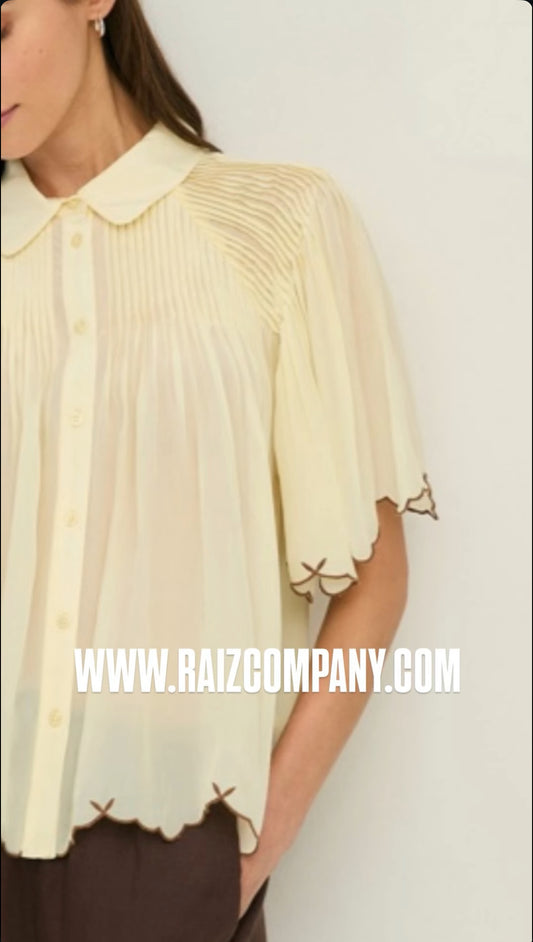 Blusa romântica bordada